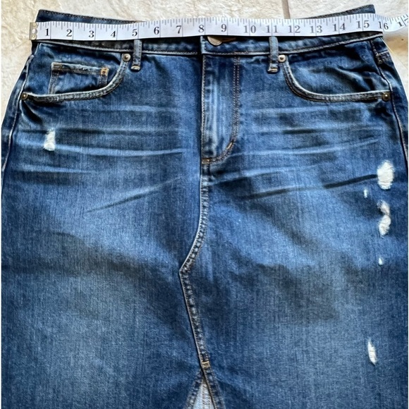 LOFT Denim Cotton Distressed Front Cut Out Skirt Size 6 - Picture 12 of 15